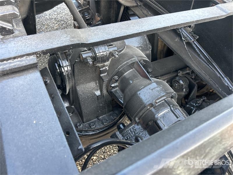 Mack CHU613 Тягачі