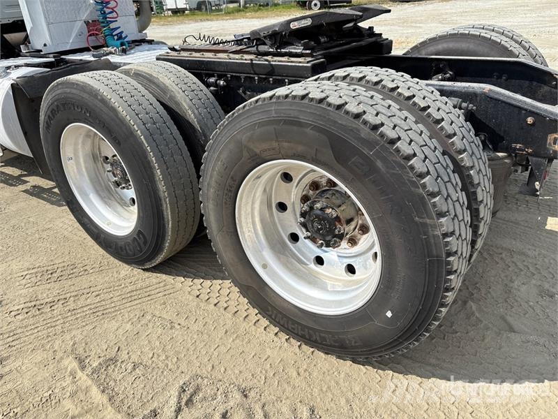 Mack CHU613 Truck Tractor Units