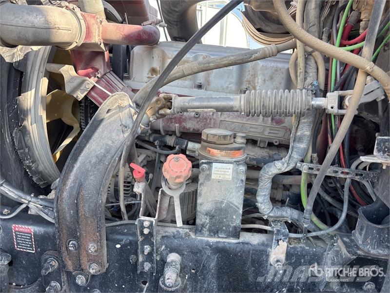 Mack CHU613 Camiones bañeras basculantes o volquetes
