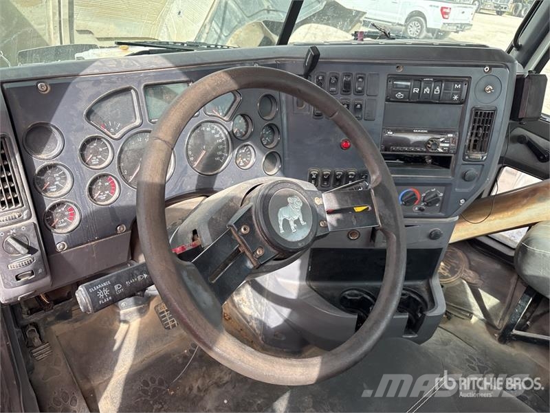 Mack CHU613 Vilcēji