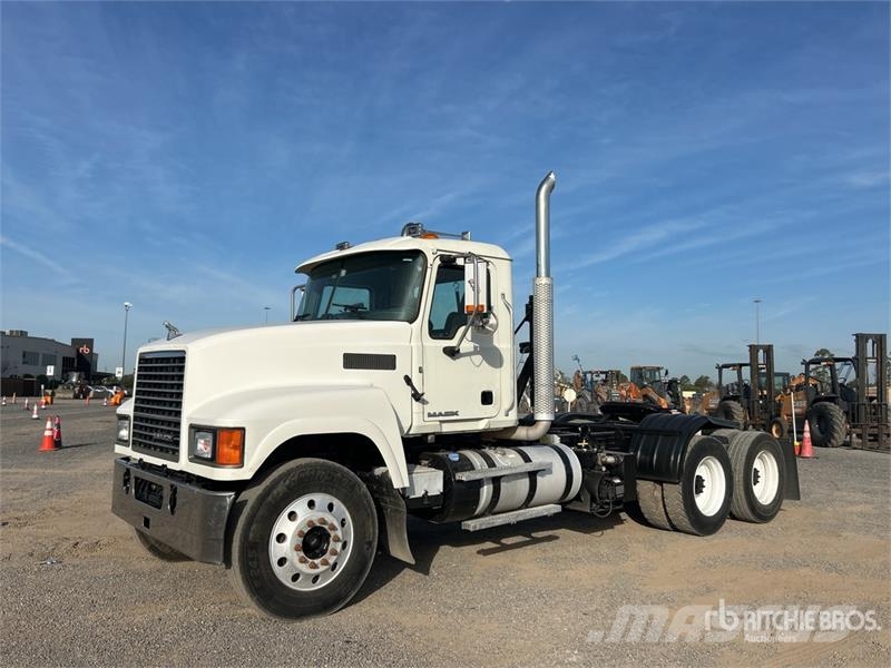 Mack CHU613 Тягачі