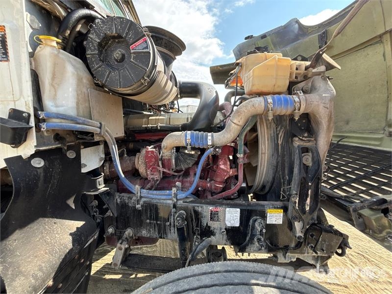 Mack CHU613 Truck Tractor Units