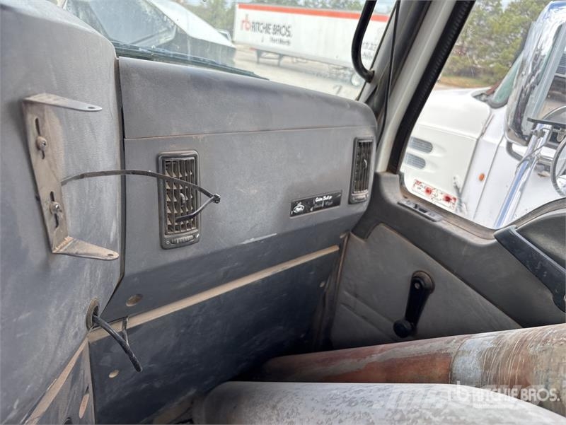 Mack CHU613 Vilcēji
