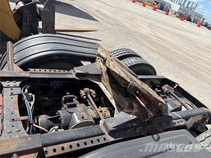 Mack CHU613 Camiones tractor
