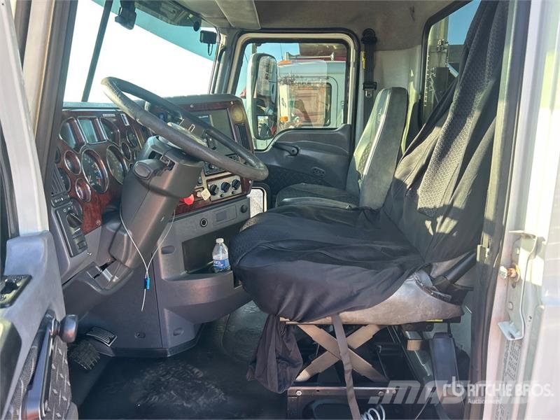 Mack CHU613 Tractor Units