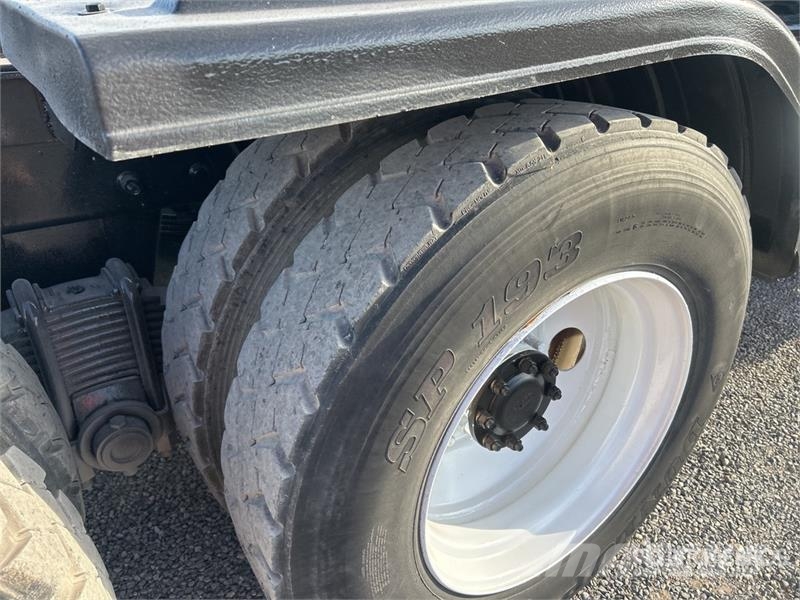Mack CHU613 Тягачі