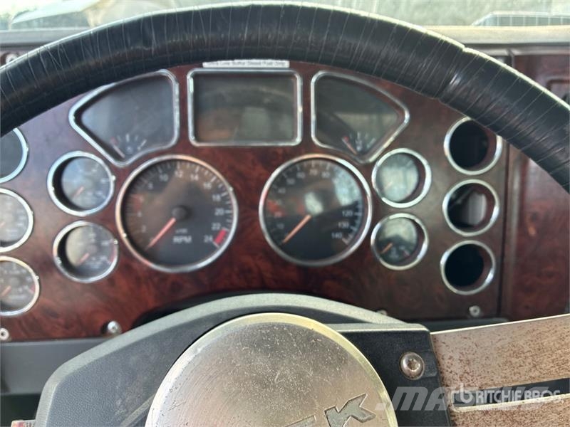 Mack CHU613 Тягачі