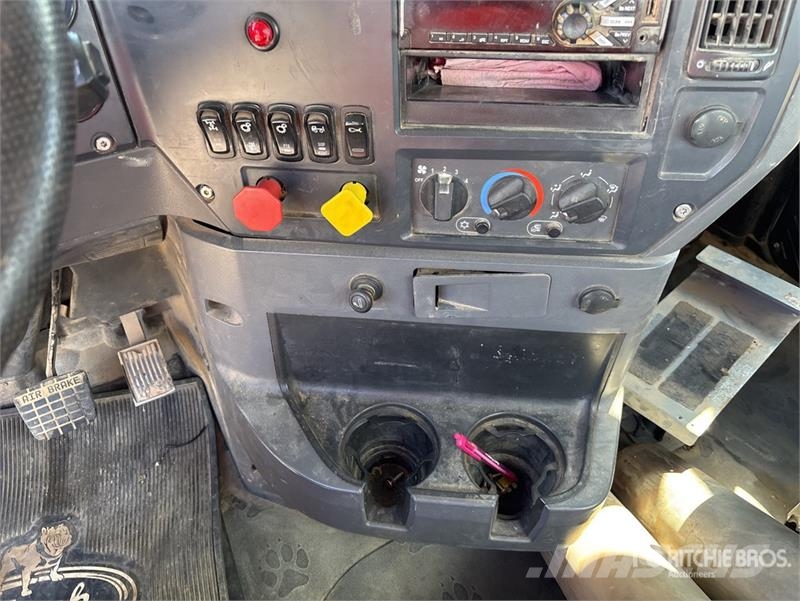 Mack CHU613 Camiones tractor