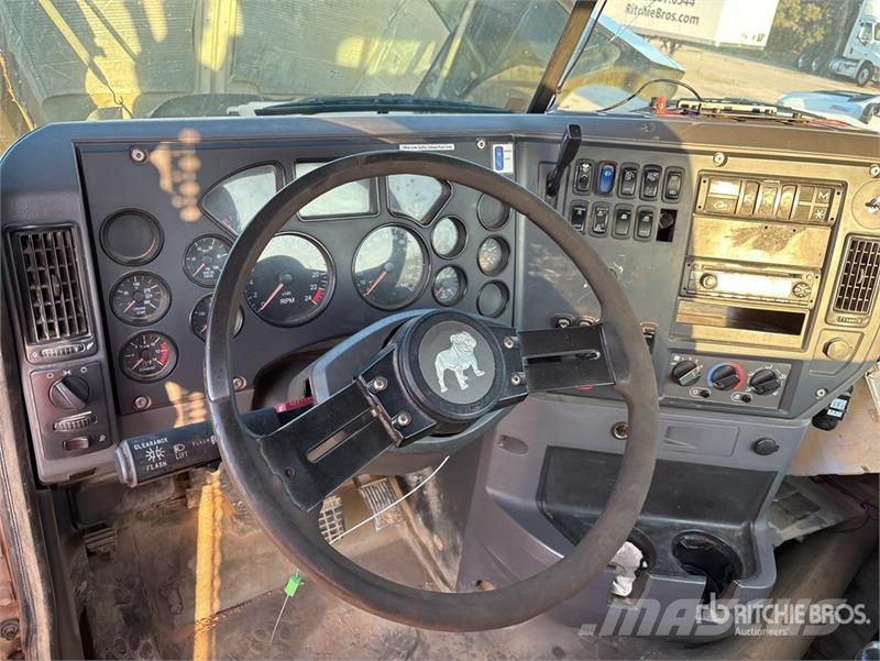 Mack CHU613 Camiones tractor