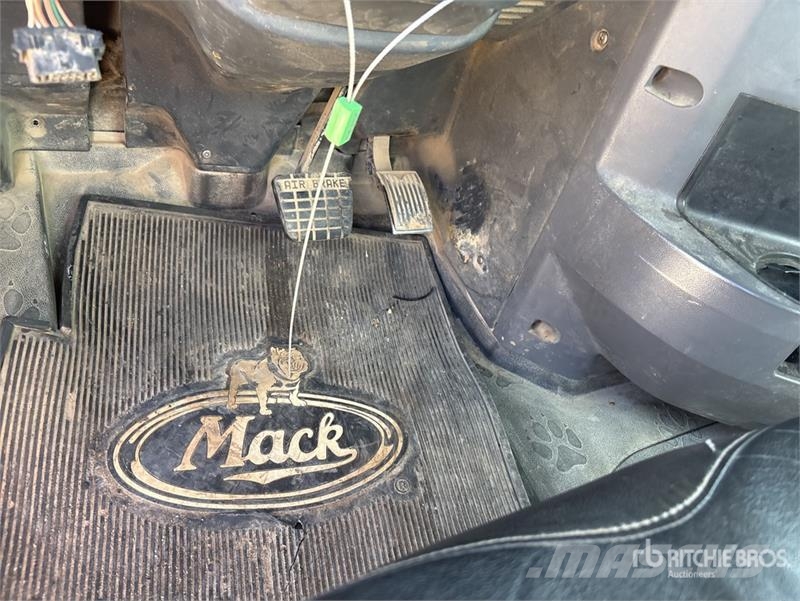 Mack CHU613 Camiones tractor