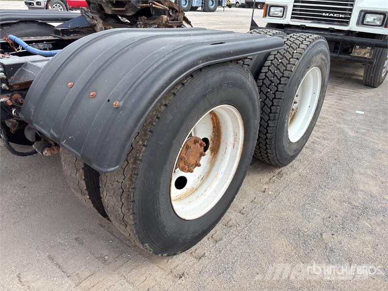 Mack CHU613 Vilcēji