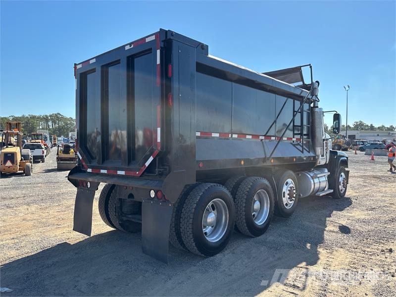 Mack CHU613 Kipper
