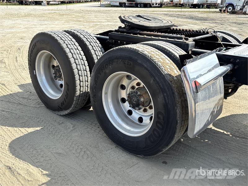 Mack CHU613 Truck Tractor Units