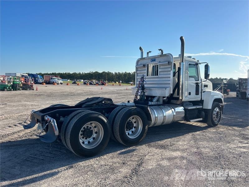 Mack CHU613 Tractor Units