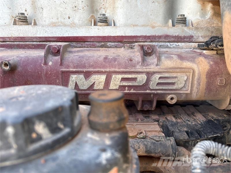 Mack CHU613 Vetopöytäautot