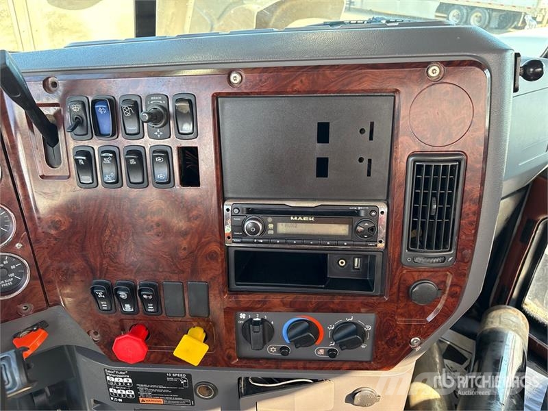 Mack CHU613 Vilcēji