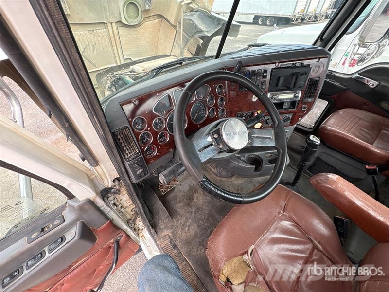 Mack CHU613 Vilcēji