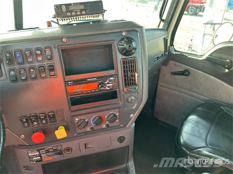 Mack CHU613 Тягачі
