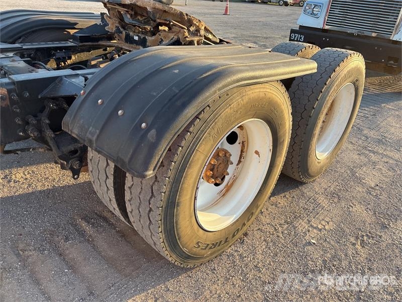 Mack CHU613 Camiones tractor