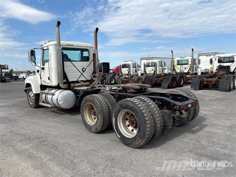Mack CHU613 Vilcēji