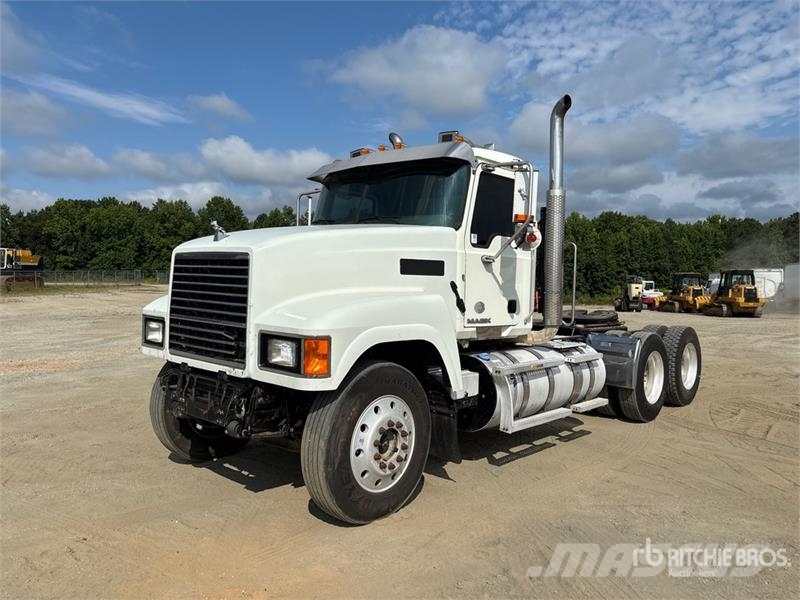 Mack CHU613 Truck Tractor Units