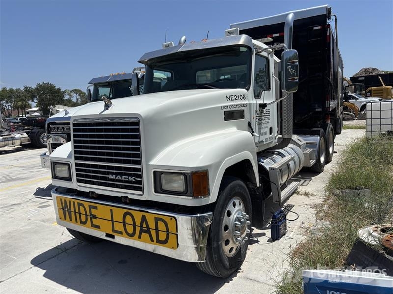 Mack CHU613 Autotractoare
