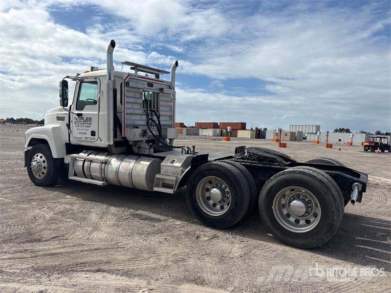 Mack CHU613 中古トラクターヘッド | トレーラーヘッド