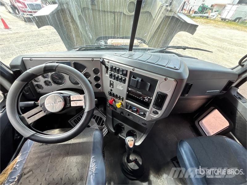 Mack CHU613 Truck Tractor Units