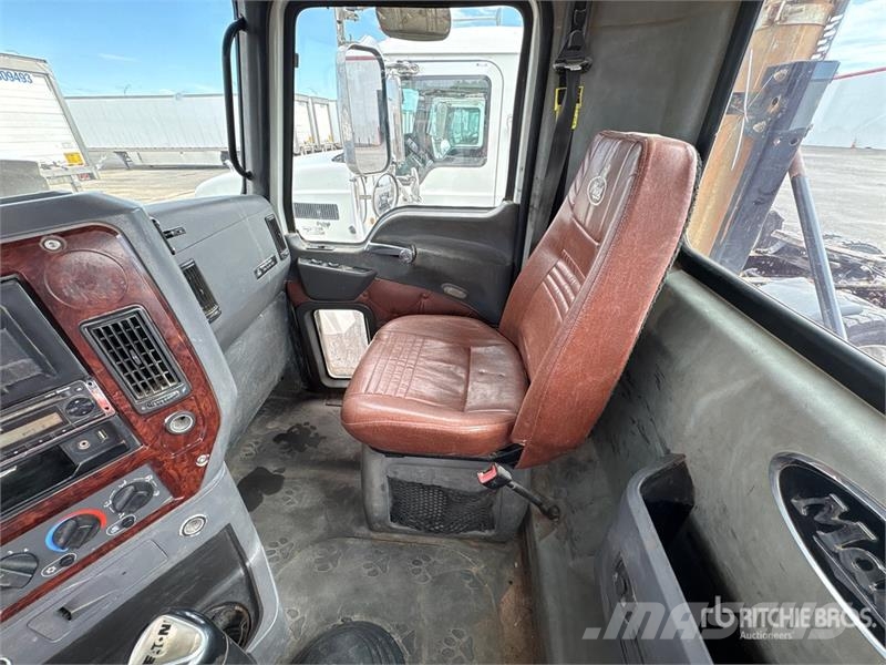 Mack CHU613 Vilcēji