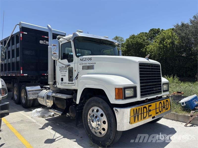 Mack CHU613 Autotractoare