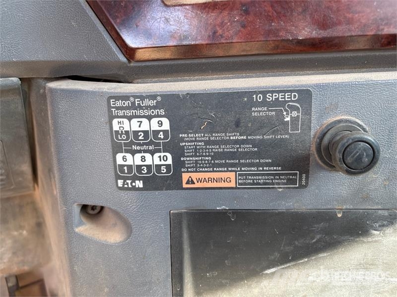 Mack CHU613 Vetopöytäautot