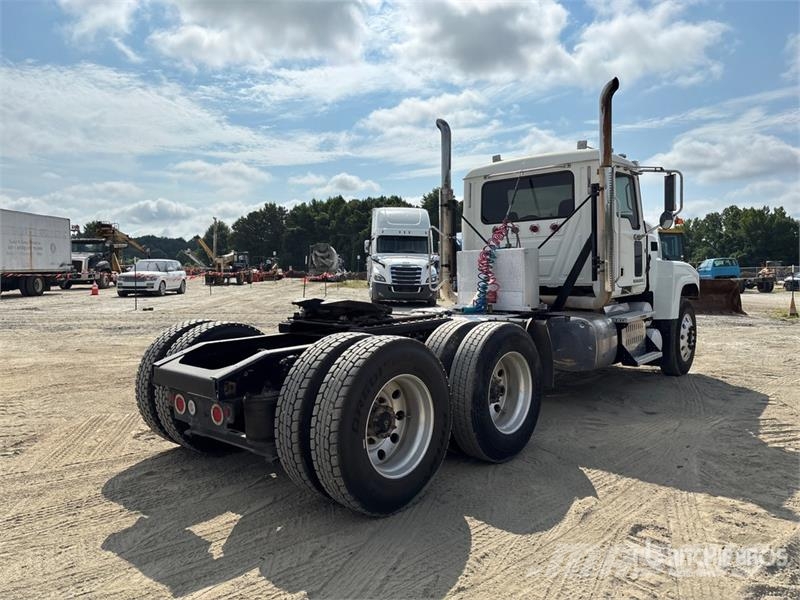 Mack CHU613 Truck Tractor Units