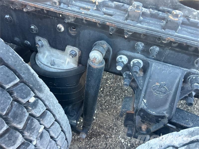 Mack CHU613 Tractor Units