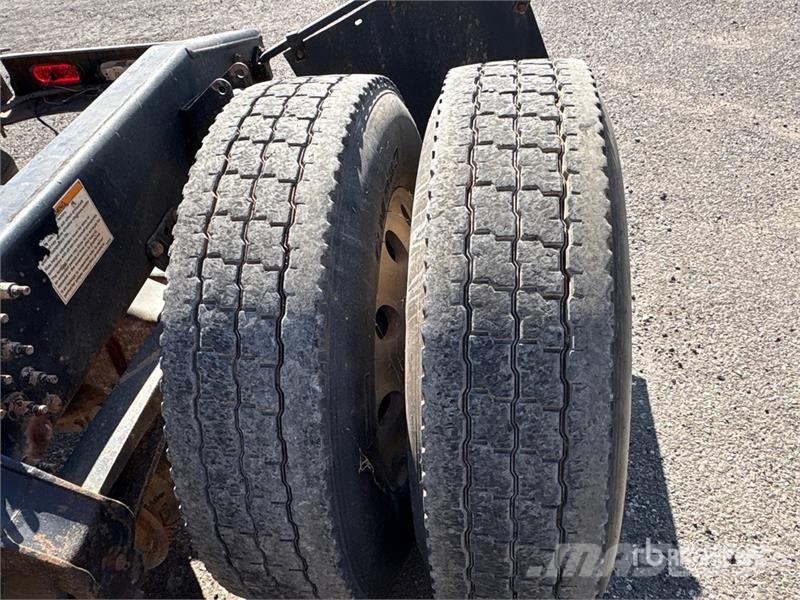 Mack CHU613 Vetopöytäautot