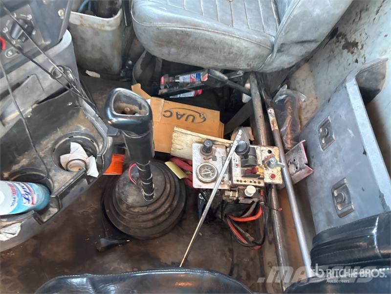 Mack CHU613 Camiones bañeras basculantes o volquetes