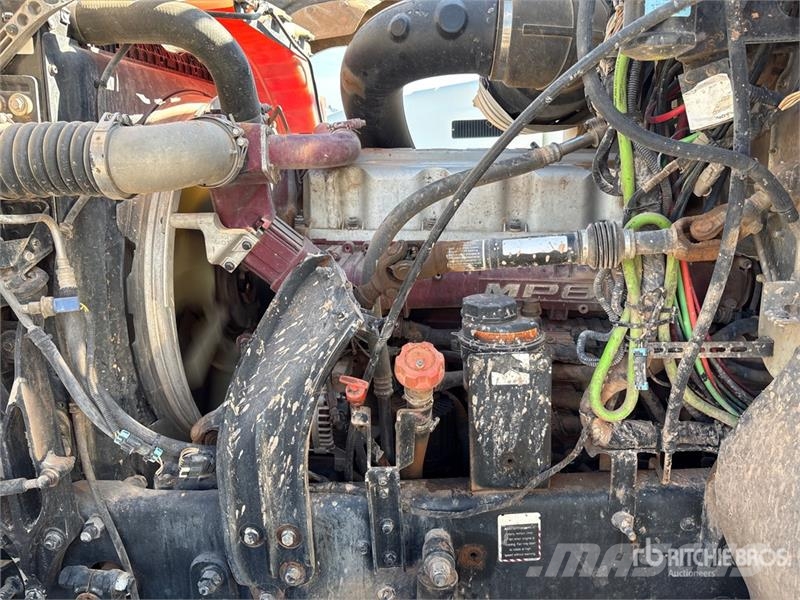 Mack CHU613 Vetopöytäautot
