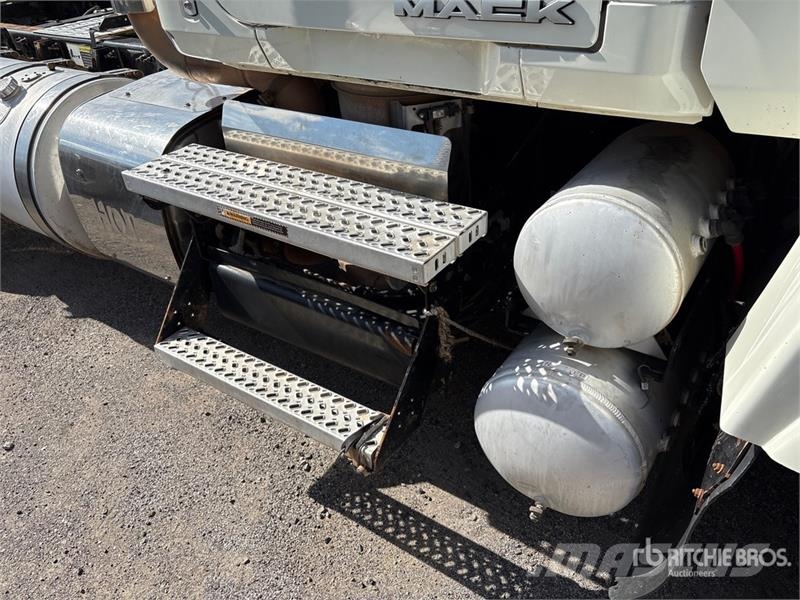 Mack CHU613 Vilcēji