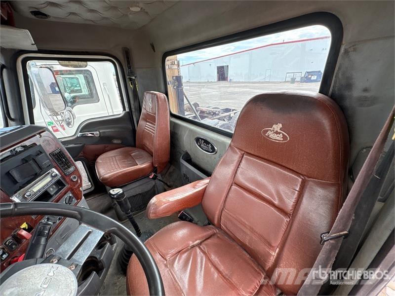 Mack CHU613 Vilcēji