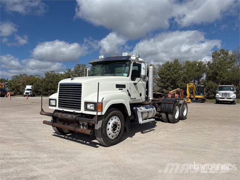 Mack CHU613 Camiones tractor