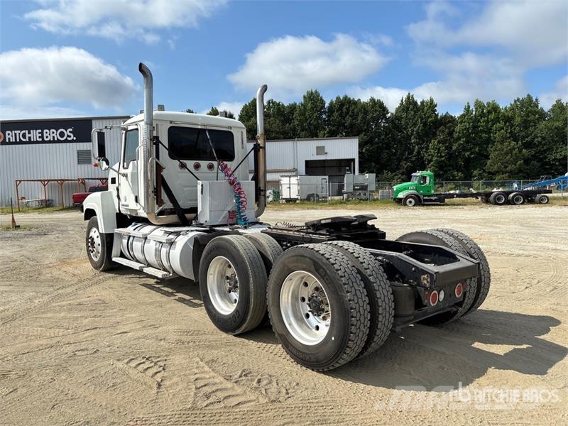 Mack CHU613 Truck Tractor Units
