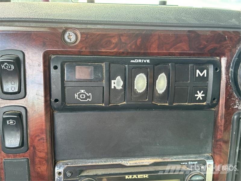 Mack CHU613 Тягачі