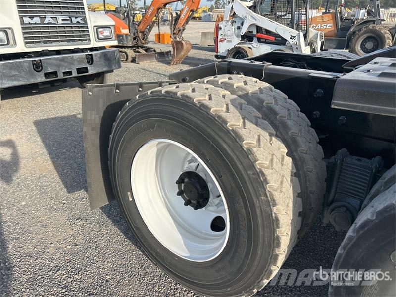 Mack CHU613 Тягачі