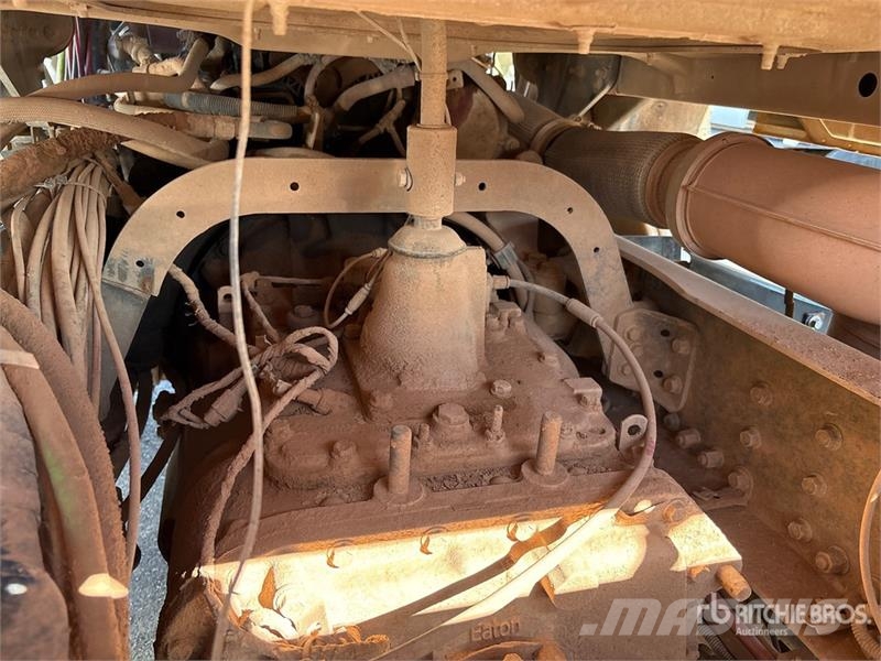 Mack CHU613 Vetopöytäautot