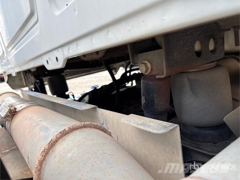 Mack CHU613 Truck Tractor Units