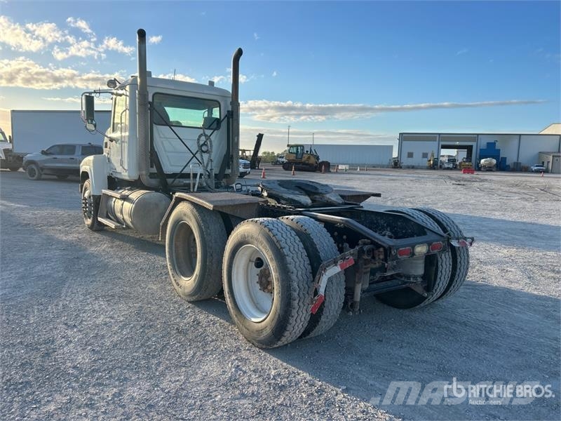 Mack CHU613 Vilcēji