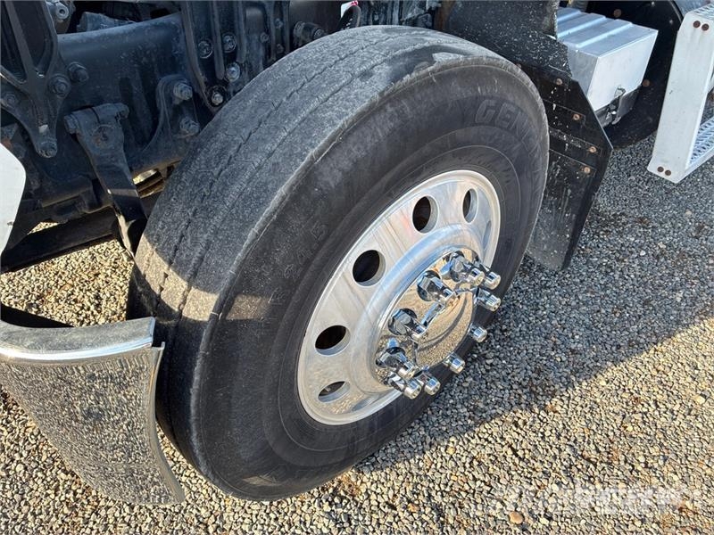 Mack CHU613 Tracteur routier