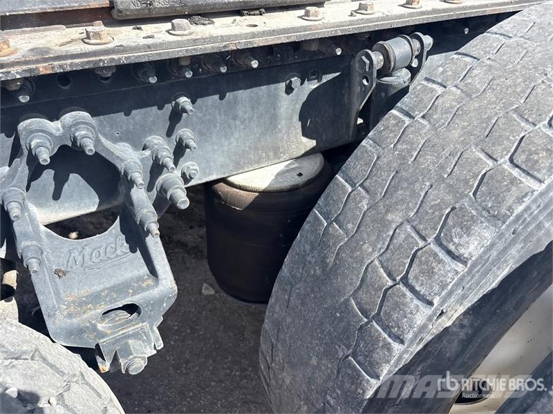 Mack CHU613 中古トラクターヘッド | トレーラーヘッド