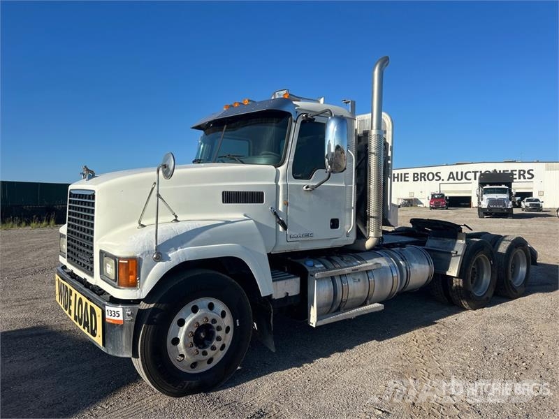 Mack CHU613 Tractor Units