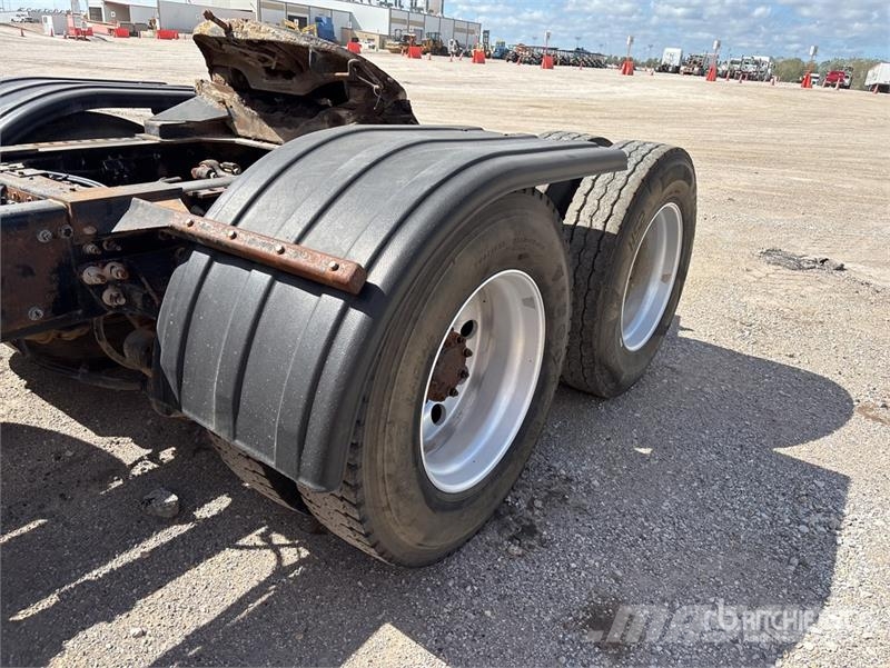 Mack CHU613 Camiones tractor