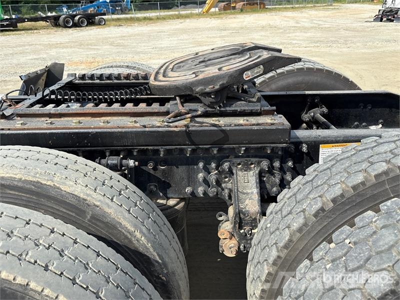 Mack CHU613 Truck Tractor Units
